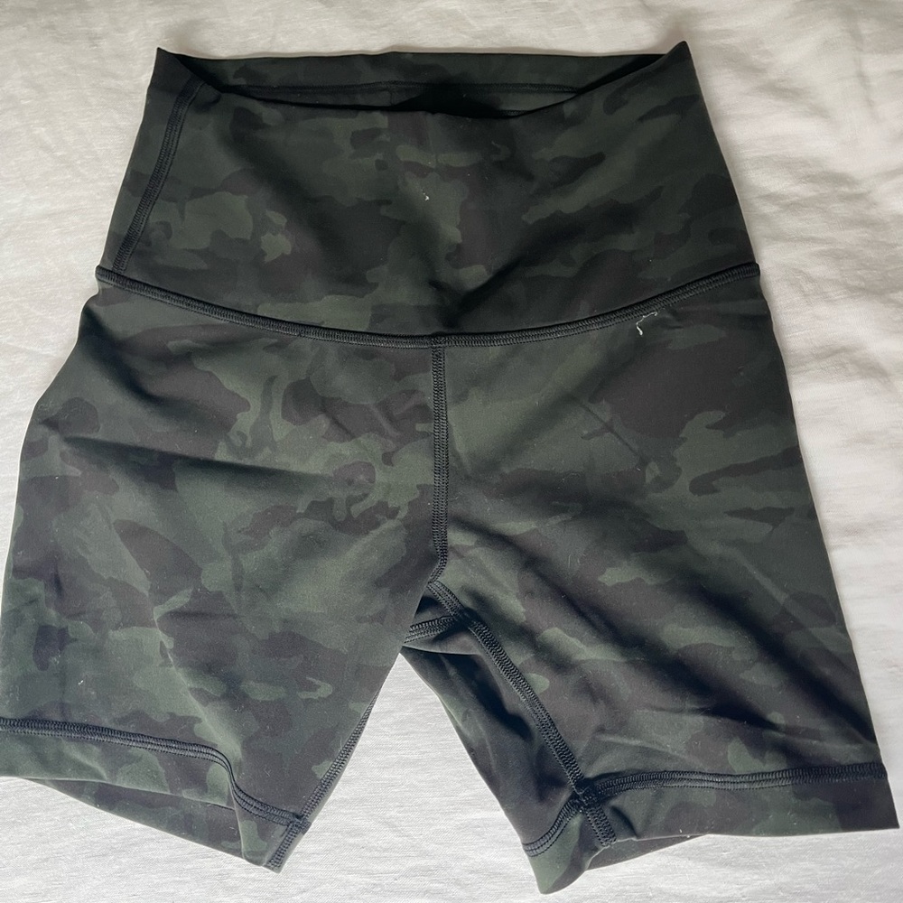 Lululemon wundertrain 4” camo shorts